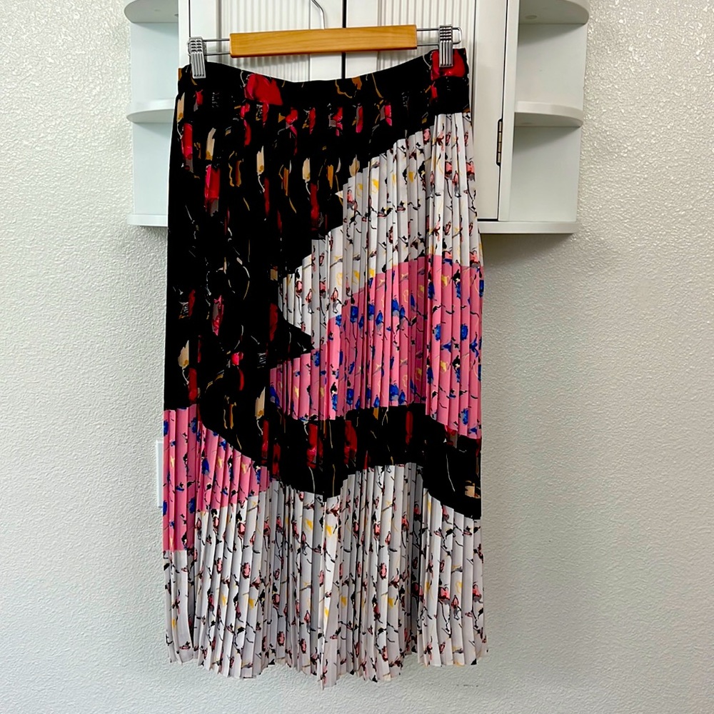 Reiss floral pleated skirt size 8